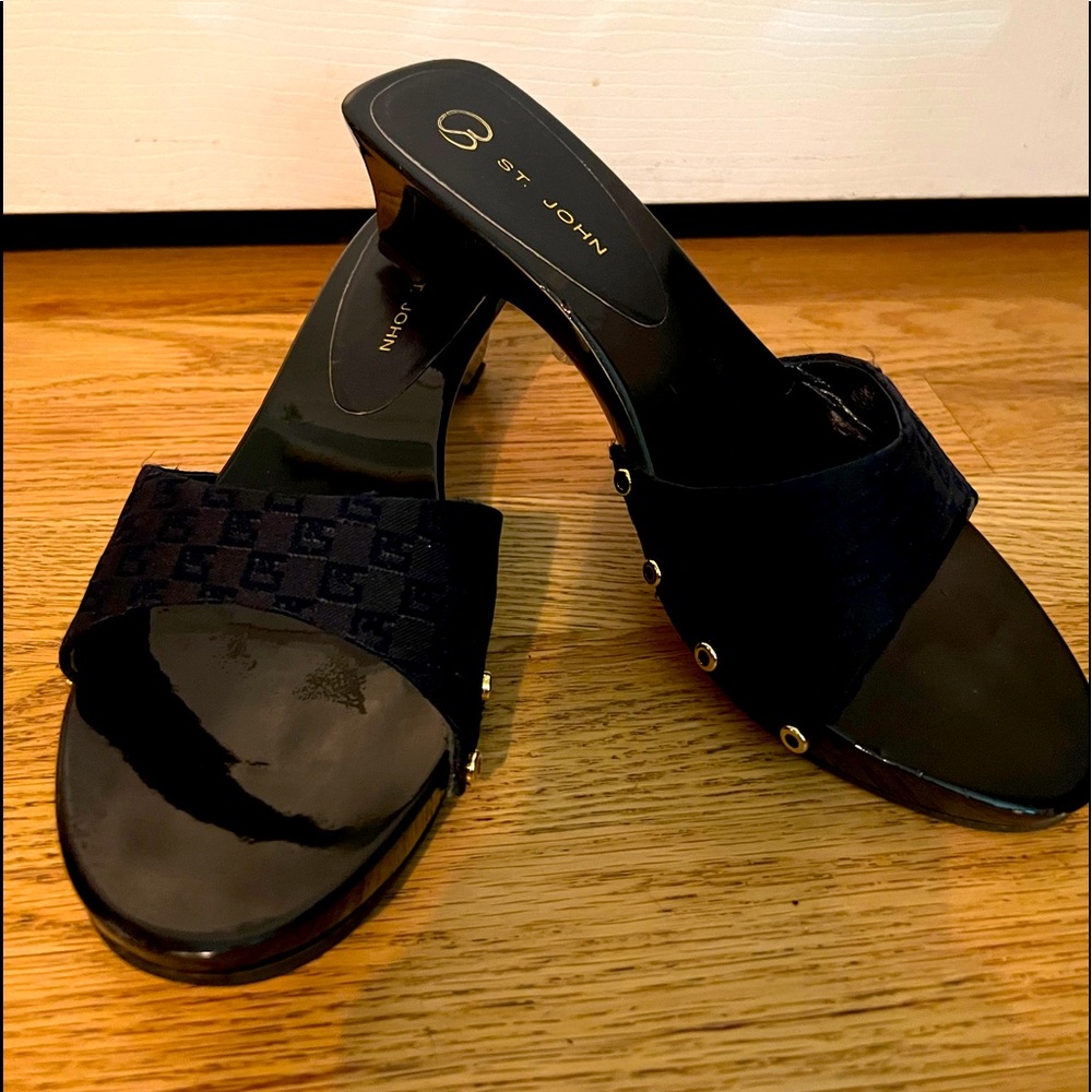 St. John navy sandals